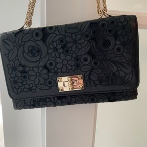 Mint Valentino Garavani Classic NWOT leather/lace black handbag with chain strap